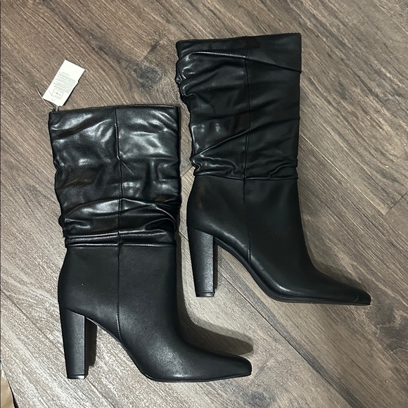 NWT! BANANA REPUBLIC | Black Vegan Leather Slouchy Boots 🪵 - Picture 4 of 4